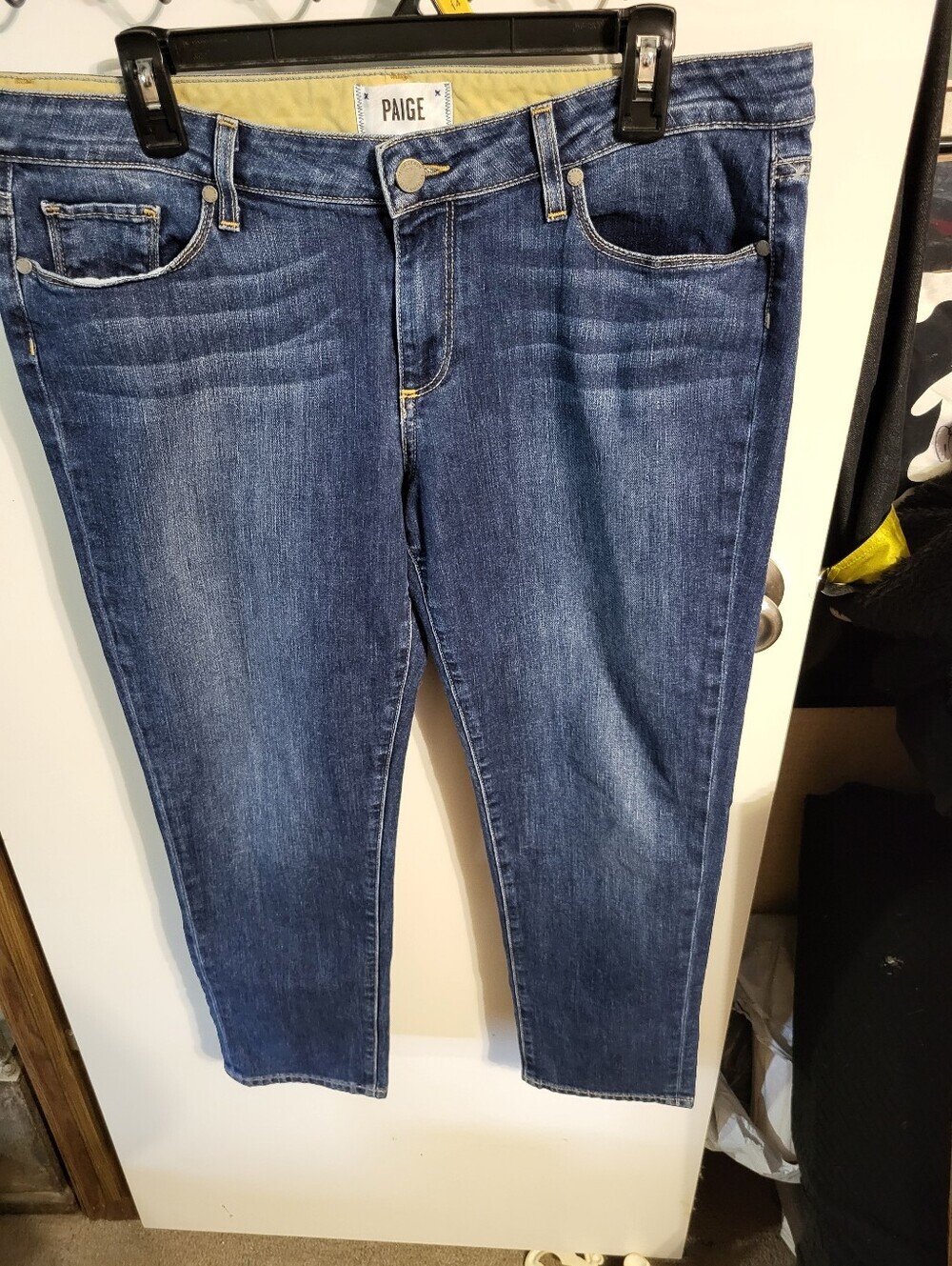 PAIGE WOMANS CROP JEANS SZ 31